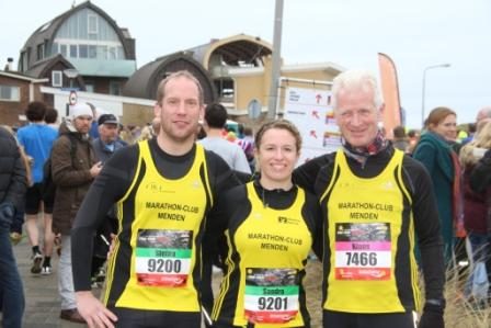 Stefan Fildhaut, Sandra Linnenkamp und Klaus Hoff vor dem Start in Egmond